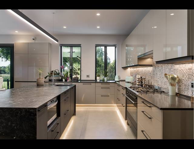 5 BEDROOM HOUSE FOR SALE IN PEARL VALLEY GOLF & COUNTRY ESTATE